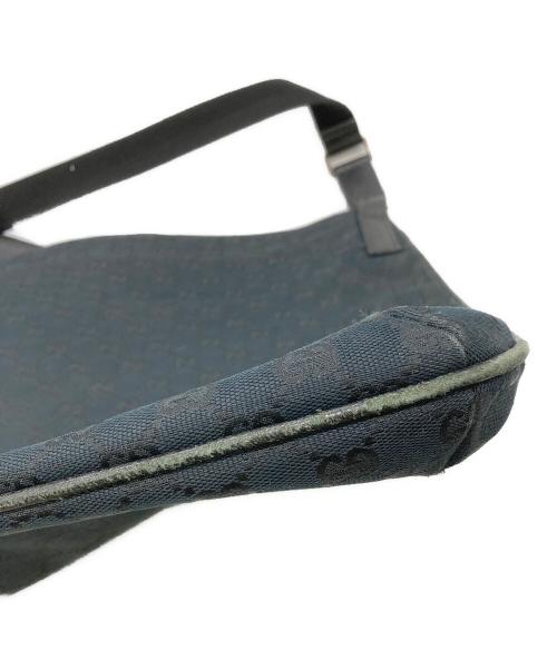 GUCCI（グッチ）GUCCI (グッチ) GGキャンバスショルダーバッグ ブラックの古着・服飾アイテム