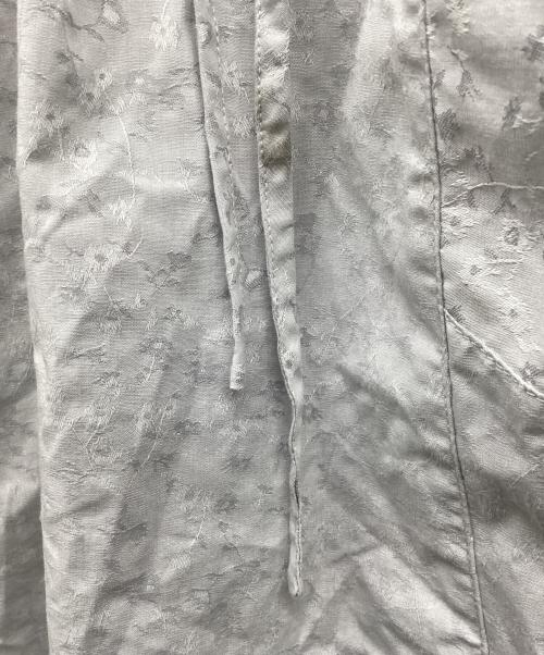 machatt（マチャット）machatt (マチャット) フラワーショートスリーブブラウス グレー サイズ:表記無しの古着・服飾アイテム