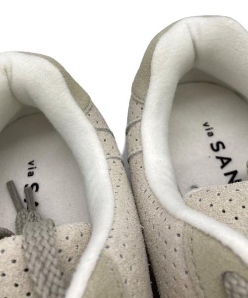 via SANGACIO（ヴィア・サンガチオ）via sangacio (ヴィア・サンガチオ) パンチングスニーカー ベージュ サイズ:US6の古着・服飾アイテム