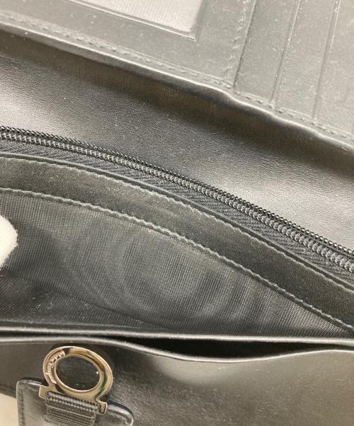 Salvatore Ferragamo（サルヴァトーレ フェラガモ）Salvatore Ferragamo (サルヴァトーレ フェラガモ) ガンチーニ長財布 ブラックの古着・服飾アイテム
