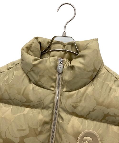 A BATHING APE（ア ベイシング エイプ）A BATHING APE (ア ベイシング エイプ) カモダウンベスト ベージュ サイズ:Lの古着・服飾アイテム