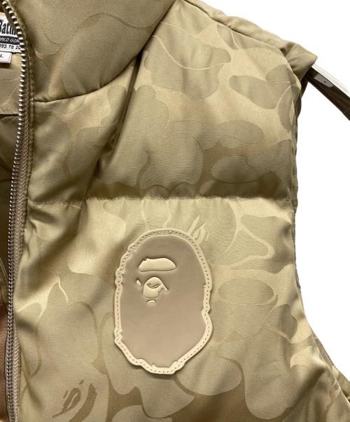 A BATHING APE（ア ベイシング エイプ）A BATHING APE (ア ベイシング エイプ) カモダウンベスト ベージュ サイズ:Lの古着・服飾アイテム