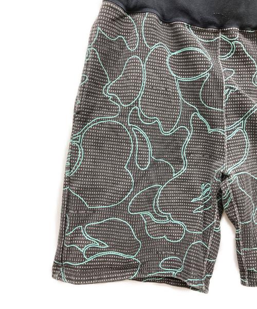 A BATHING APE（アベイシングエイプ）A BATHING APE (アベイシングエイプ) 蓄光スウェットハーフパンツ ブラック サイズ:XLの古着・服飾アイテム