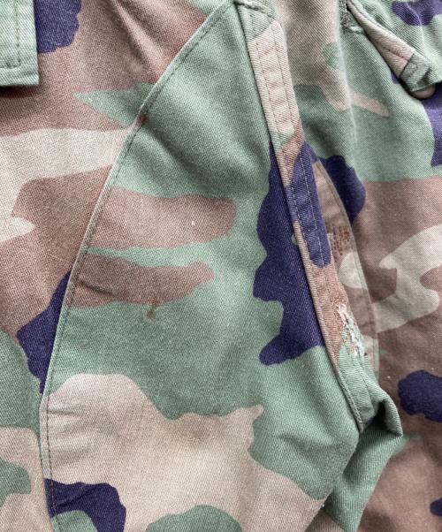 BUZZIN（バズィン）BUZZIN (バズィン) クラッシュカモクロップドパンツ カーキ サイズ:MEDIUMの古着・服飾アイテム