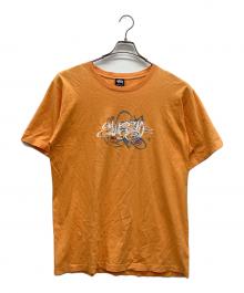 stussy（ステューシー）の古着「プリントTシャツ」｜オレンジ