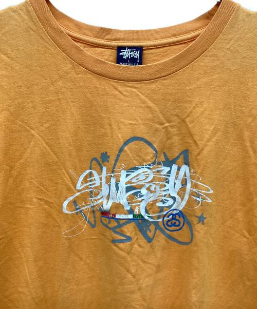 stussy（ステューシー）stussy (ステューシー) プリントTシャツ オレンジ サイズ:Lの古着・服飾アイテム