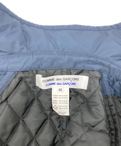 COMME des GARCONS COMME des GARCONS（コムデギャルソン コムデギャルソン）COMME des GARCONS COMME des GARCONS (コムデギャルソン コムデギャルソン) ラウンドカラー Aライン中綿 コート ネイビー サイズ:XSの古着・服飾アイテム