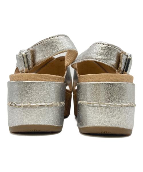 UGG（アグ）UGG (アグ) Shoshana Metallic シルバー サイズ:USA5の古着・服飾アイテム