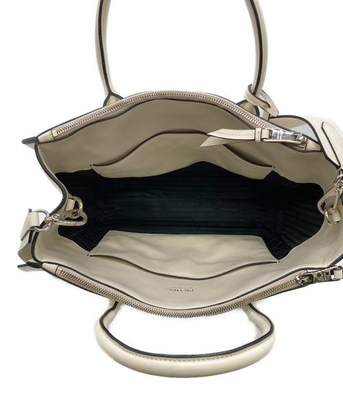 PRADA（プラダ）PRADA (プラダ) GRACE LUX（グレース ルクス） ホワイトの古着・服飾アイテム