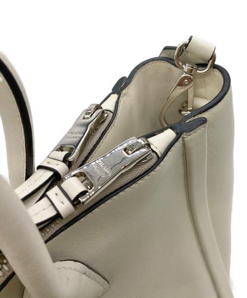 PRADA（プラダ）PRADA (プラダ) GRACE LUX（グレース ルクス） ホワイトの古着・服飾アイテム