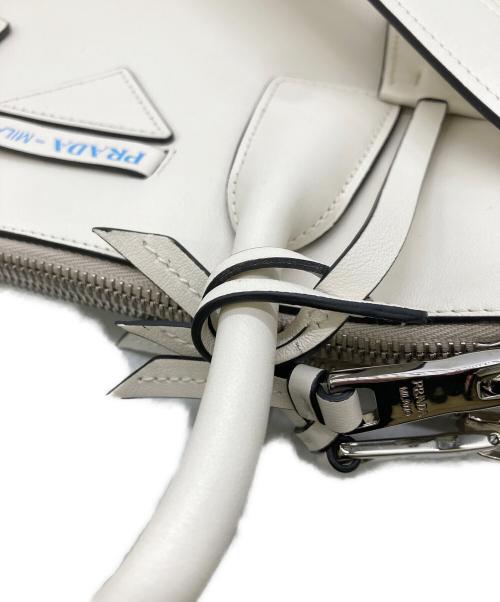 PRADA（プラダ）PRADA (プラダ) GRACE LUX（グレース ルクス） ホワイトの古着・服飾アイテム