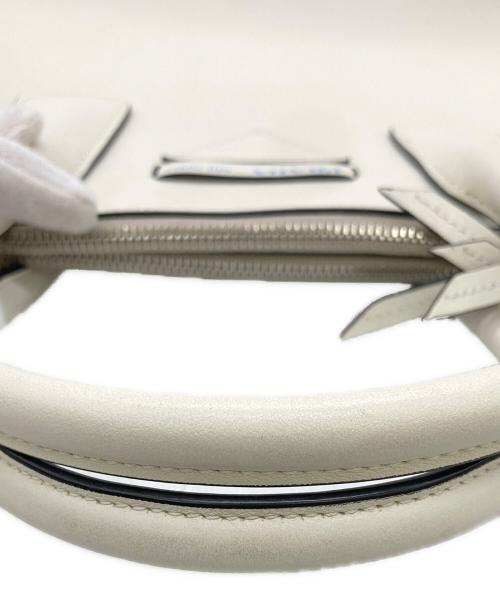 PRADA（プラダ）PRADA (プラダ) GRACE LUX（グレース ルクス） ホワイトの古着・服飾アイテム