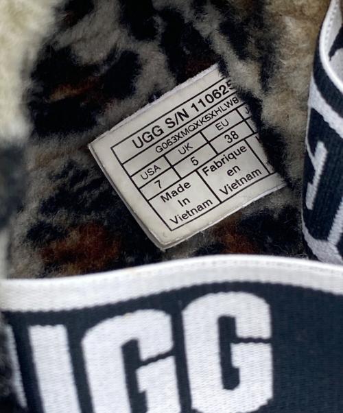 UGG（アグ）UGG (アグ) FLUFF YEAH SLIDE LEOPARD ムートンフラップヤースライド ベージュ サイズ:USA 7の古着・服飾アイテム