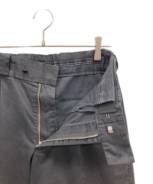 CAHLUMN（カウラム）CAHLUMN (カウラム) TC Twill 1 Tuck Pants グレー サイズ:Mの古着・服飾アイテム