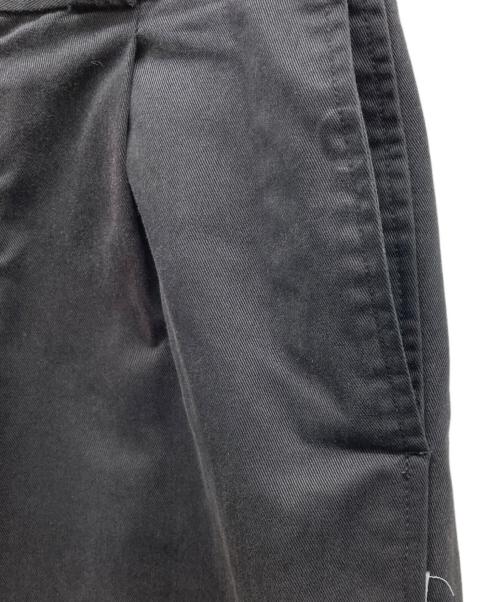 CAHLUMN（カウラム）CAHLUMN (カウラム) TC Twill 1 Tuck Pants グレー サイズ:Mの古着・服飾アイテム