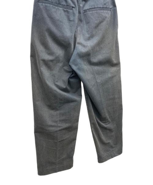 CAHLUMN（カウラム）CAHLUMN (カウラム) TC Twill 1 Tuck Pants グレー サイズ:Lの古着・服飾アイテム