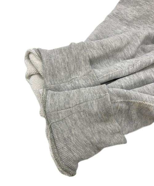 Champion（チャンピオン）Champion (チャンピオン) 三段中抜きカプセルアーチプリント リバースウィーブスウェット グレー サイズ:LARGEの古着・服飾アイテム