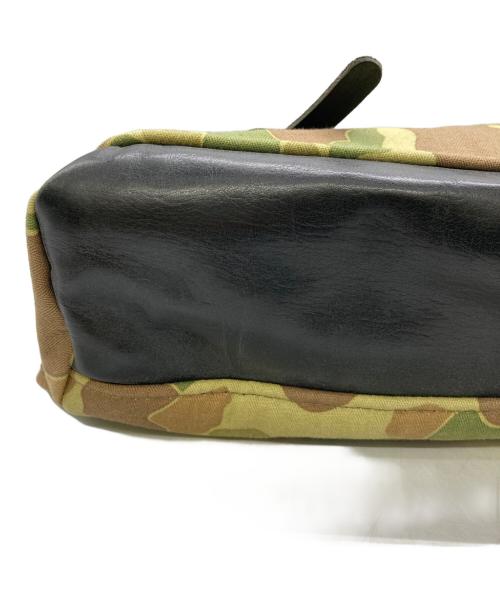 BACKLASH（バックラッシュ）BACKLASH (バックラッシュ) ショルダーバッグ カーキの古着・服飾アイテム