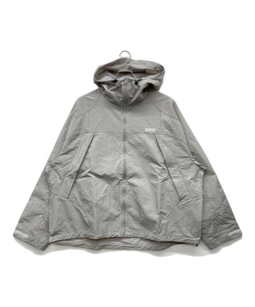 KEBOZ（ケボズ）KEBOZ (ケボズ) PACKABLE RIPSTOP NYLON HOODIE JACKET グレー サイズ:LARGE 未使用品の古着・服飾アイテム