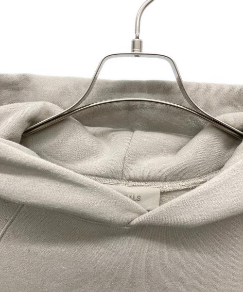 FOG ESSENTIALS（フィアオブゴッド エッセンシャル）FOG ESSENTIALS (フィアオブゴッド エッセンシャル) パーカー ベージュ サイズ:Mの古着・服飾アイテム
