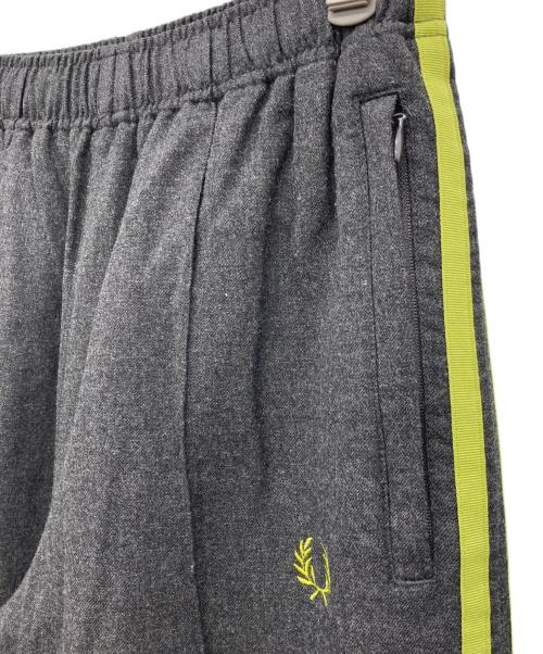 FRED PERRY（フレッドペリー）FRED PERRY (フレッドペリー) トラックパンツ グレー サイズ:76cm 30の古着・服飾アイテム