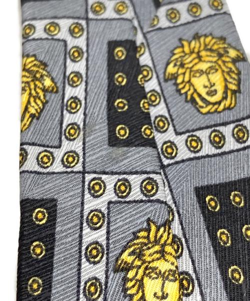 GIANNI VERSACE（ジャンニ・ヴェルサーチ）GIANNI VERSACE (ジャンニ・ヴェルサーチ) メデューサ柄ネクタイ グレー サイズ:なしの古着・服飾アイテム