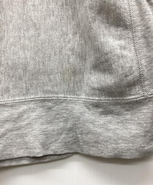 Champion（チャンピオン）Champion (チャンピオン) 三段フロッキープリントリバースウィーブスウェット グレー サイズ:LARGEの古着・服飾アイテム
