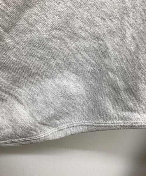Champion（チャンピオン）Champion (チャンピオン) 三段フロッキープリントリバースウィーブスウェット グレー サイズ:LARGEの古着・服飾アイテム