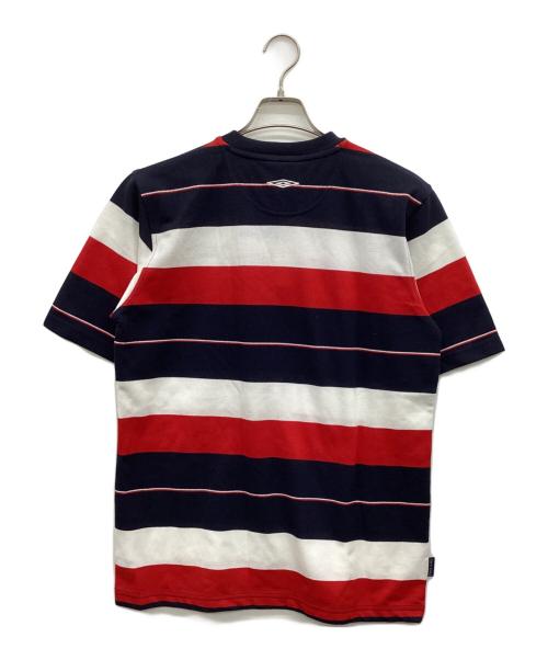 UMBRO（アンブロ）UMBRO (アンブロ) ボーダー刺繍半袖Tシャツ ネイビー×レッド×ホワイト サイズ:I Mの古着・服飾アイテム