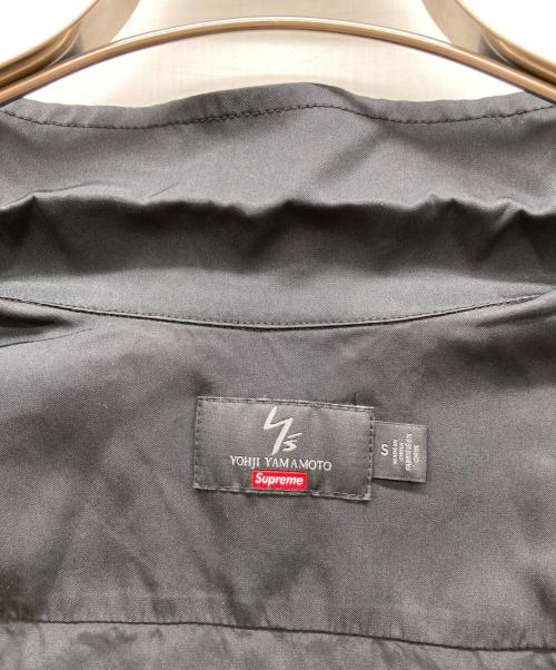 YOHJI YAMAMOTO（ヨウジヤマモト）YOHJI YAMAMOTO (ヨウジヤマモト) Supreme (シュプリーム) シルク ジップアップ シャツ ブラック サイズ:Sの古着・服飾アイテム