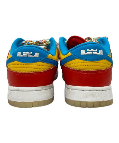NIKE（ナイキ）NIKE (ナイキ) LEBRON JAMES (レブロンジェームズ) FRUiTY PEBBLES (フルーティーペブルス) DUNK LOW QS レッド×ブルー サイズ:UK9の古着・服飾アイテム