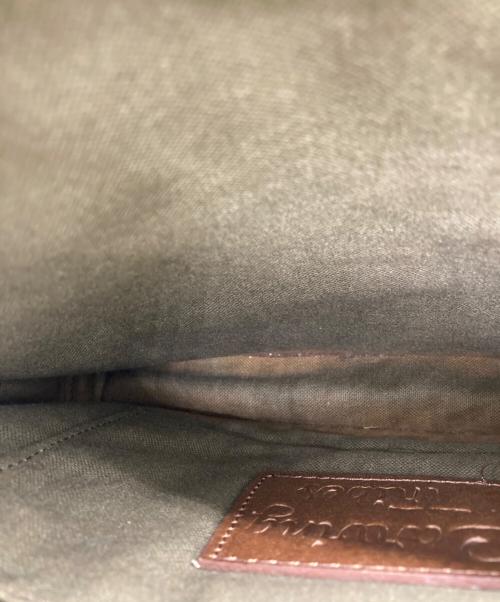 Carving Tribes（カービングトライブス）CARVING TRIBES (カービングトライブス) スカーフ付型押しショルダーバッグ ブラウンの古着・服飾アイテム