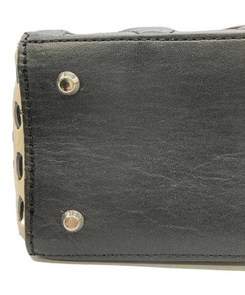 Carving Tribes（カービングトライブス）CARVING TRIBES (カービングトライブス) バイカラー型押しショルダーバッグ ブラックの古着・服飾アイテム