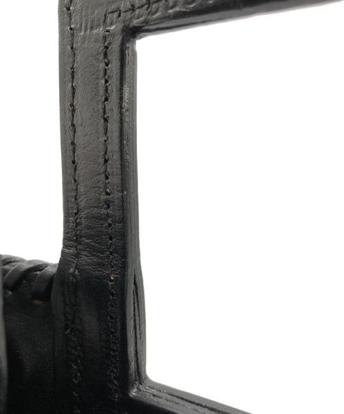 Carving Tribes（カービングトライブス）CARVING TRIBES (カービングトライブス) バイカラー型押しショルダーバッグ ブラックの古着・服飾アイテム