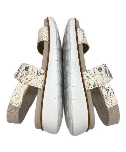 COLE HAAN（コールハーン）COLE HAAN (コールハーン) フラヤ スライド サンダル アイボリー サイズ:6Bの古着・服飾アイテム