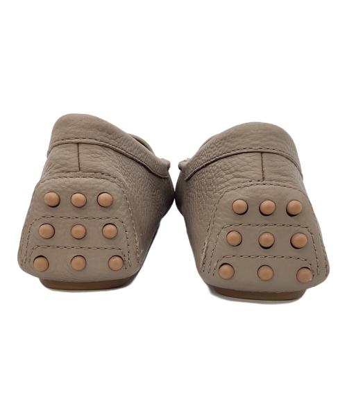 TORY BURCH（トリーバーチ）TORY BURCH (トリーバーチ) EVERLY DRIVER ベージュ サイズ:6 1/2の古着・服飾アイテム