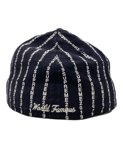 New Era（ニューエラ）New Era (ニューエラ) Supreme (シュプリーム) テキストストライプキャップ ネイビー サイズ:7 1/2 59.6cmの古着・服飾アイテム