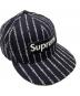 中古・古着 New Era (ニューエラ) Supreme (シュプリーム) テキストストライプキャップ ネイビー サイズ:7 1/2 59.6cm：7000円
