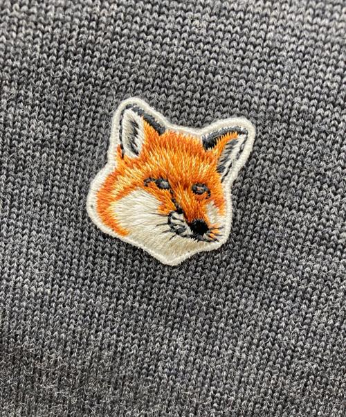maison kitsune（メゾンキツネ）maison kitsune (メゾンキツネ) フォックスヘッド パッチ クラシック カーディガン グレー サイズ:XSの古着・服飾アイテム