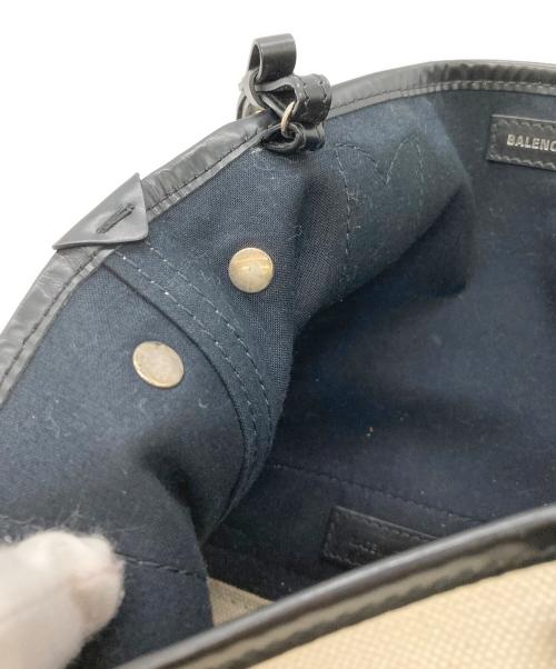 BALENCIAGA（バレンシアガ）BALENCIAGA (バレンシアガ) カバスXS アイボリー×ブラックの古着・服飾アイテム