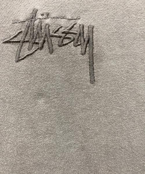 stussy（ステューシー）stussy (ステューシー) ロゴプルオーバーフーディ グレー サイズ:Mの古着・服飾アイテム