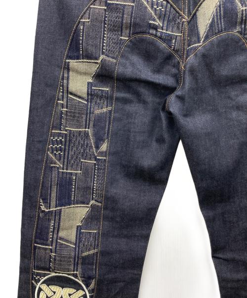 EVISU（エヴィス）EVISU (エヴィス) パッチワーク刺繍大黒インサートレギュラーフィットジーンズ インディゴ サイズ:W29×L34の古着・服飾アイテム