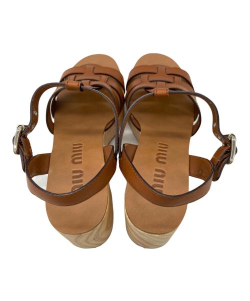 MIU MIU（ミュウミュウ）MIU MIU (ミュウミュウ) ウッド レザーサンダル ベージュ サイズ:37 1/2の古着・服飾アイテム