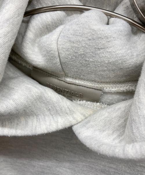 FOG ESSENTIALS（フィアオブゴッド エッセンシャル）FOG ESSENTIALS (フィアオブゴッド エッセンシャル) ロゴプルオーバーパーカー グレー サイズ:XSの古着・服飾アイテム