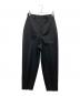 ENFOLD（エンフォルド）の古着「DRAPE TAPERED-TROUSERS」｜ブラック