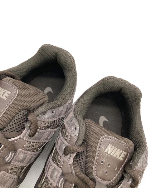 NIKE（ナイキ）NIKE (ナイキ) スニーカー ブラウン サイズ:US8の古着・服飾アイテム