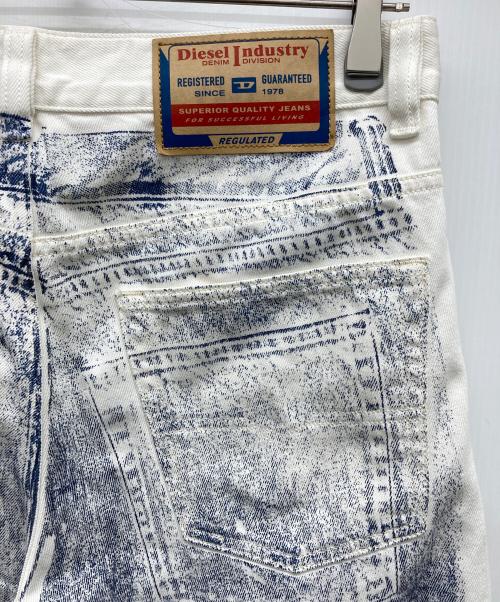 DIESEL（ディーゼル）DIESEL (ディーゼル) デニムパンツ ホワイト×インディゴ サイズ:W28の古着・服飾アイテム