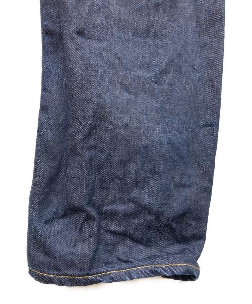 Denham（デンハム）Denham (デンハム) クロスバック ボタンフライ ストレートデニムパンツ インディゴ サイズ:31の古着・服飾アイテム