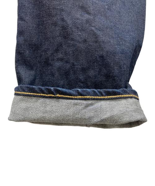 Denham（デンハム）Denham (デンハム) クロスバック ボタンフライ ストレートデニムパンツ インディゴ サイズ:31の古着・服飾アイテム
