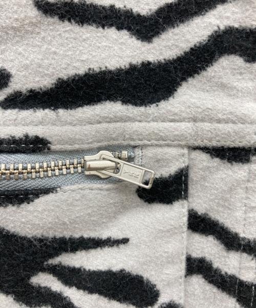 SUPREME（シュプリーム）Supreme (シュプリーム) Mole skin work jacket グレー×ブラック サイズ:Mの古着・服飾アイテム